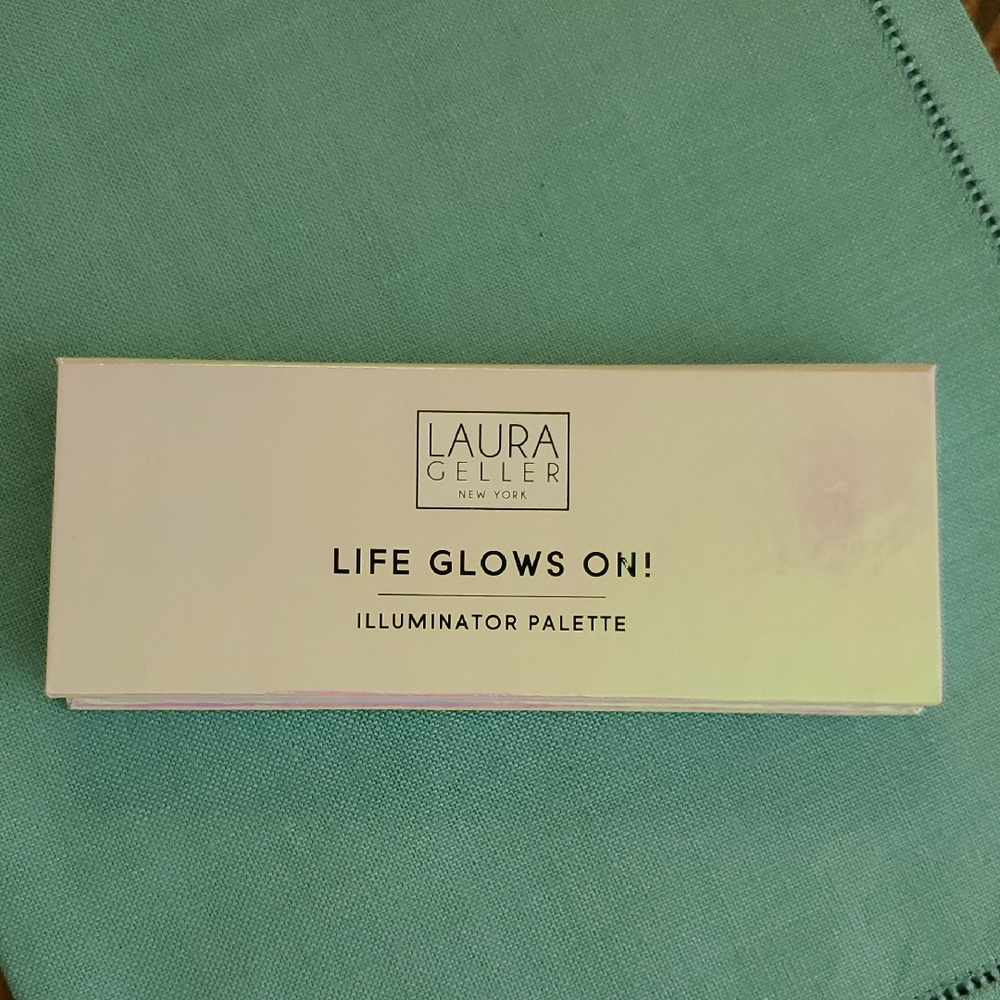 Laura Geller Life Glows On Illuminator Palette - White Case